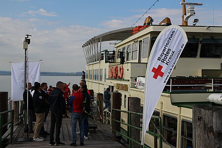 Boot angelegt am Steg bei der Chiemseeschifffahrt 2026
