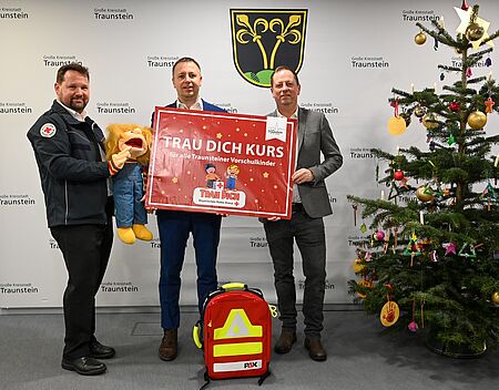Symbolfoto Übergabe Trau Dich 